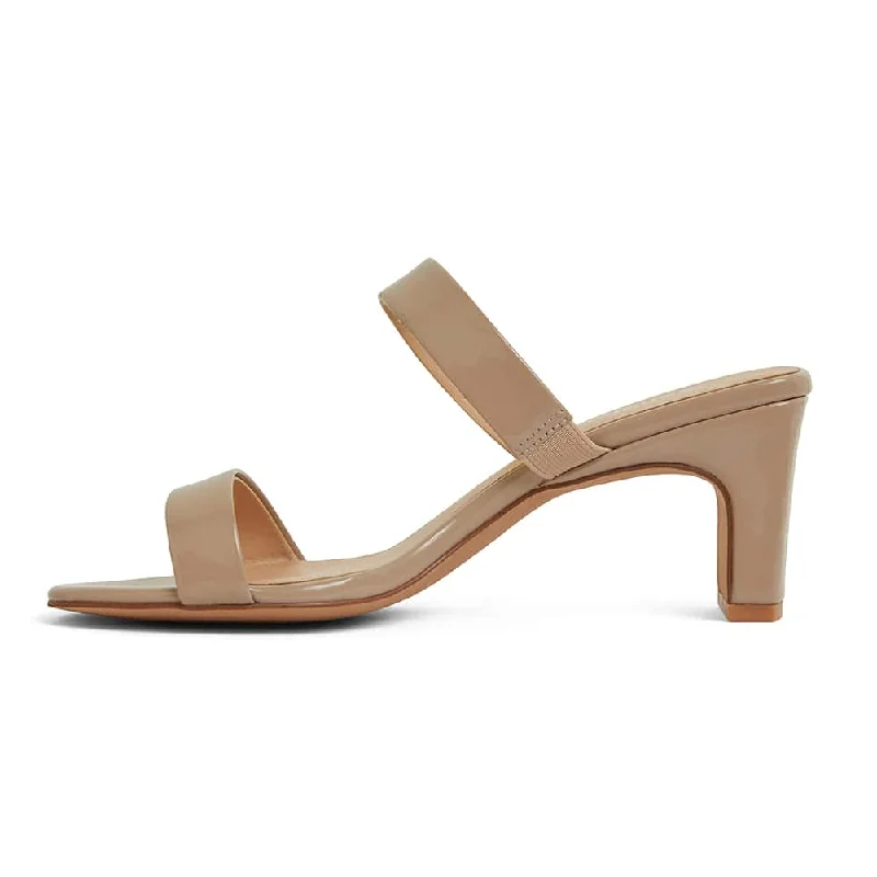 Hepburn Heel in Nude Patent