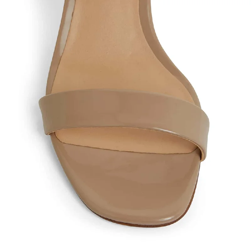 Hepburn Heel in Nude Patent