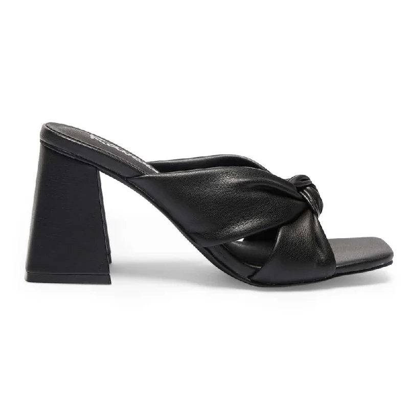 Imitate Heel in Black Smooth