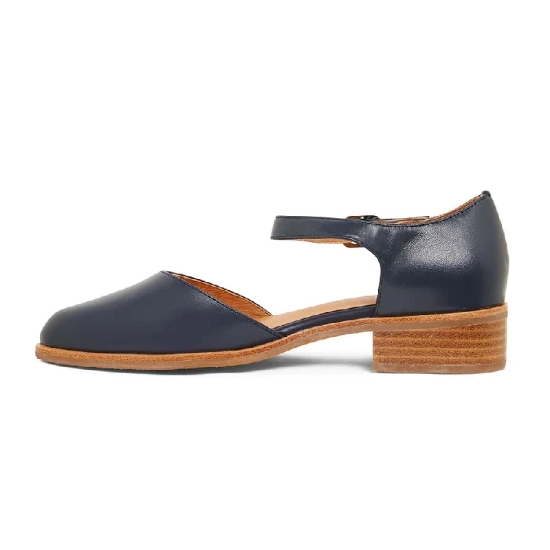 Jesinta Heel in Navy Leather