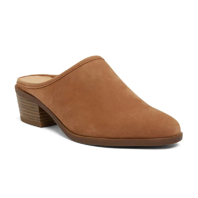 Magnum Heel in Tan Nubuck