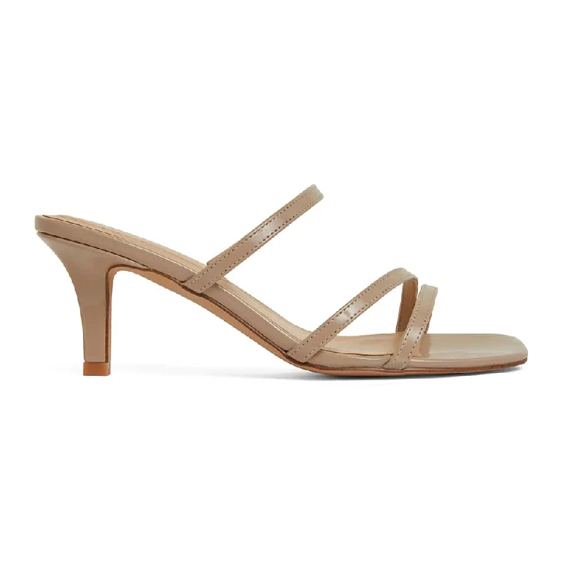 Marilyn Heel in Nude Patent