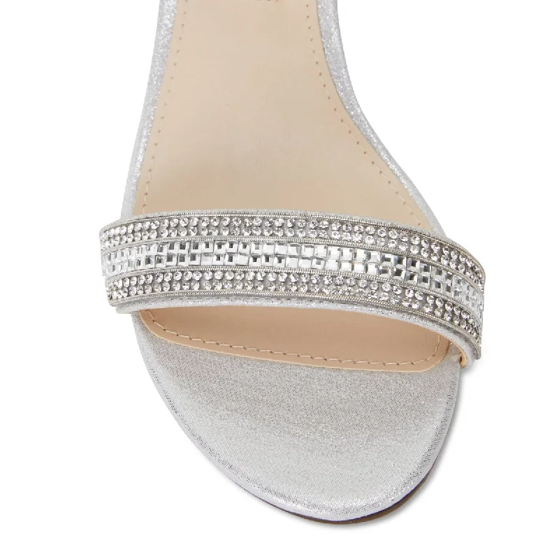 Noela Heel in True Silver