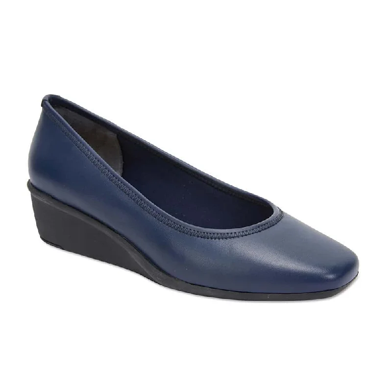 Prism Heel in Navy Leather