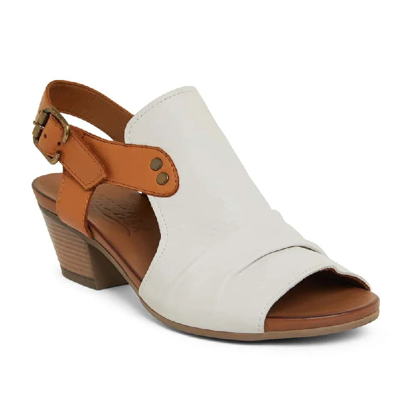 Zambia Heel in White And Cognac Leather