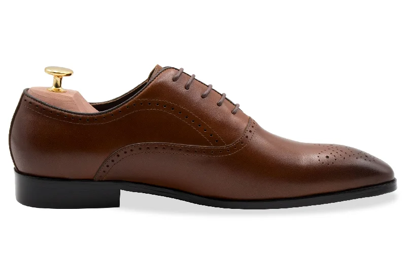 Mendoza Medallion Chestnut Oxford